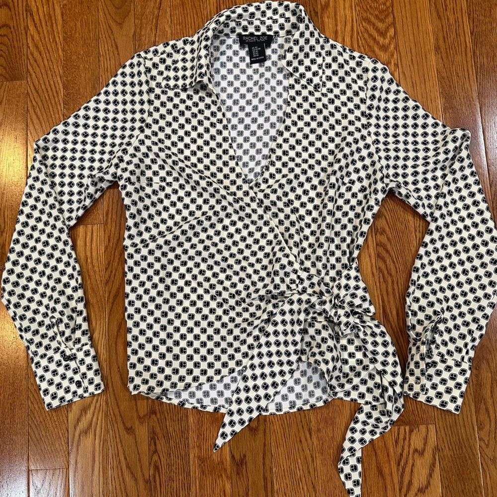 Rachel Zoe black and white long sleeve geo print wrap blouse women’s size XS LNC
